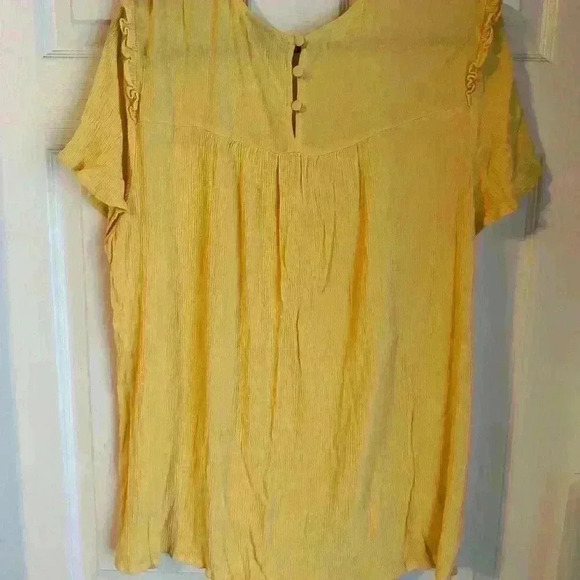 Torrid Crinkle Gauze Daisy Crochet Trim Top Size 2 - Picture 4 of 7